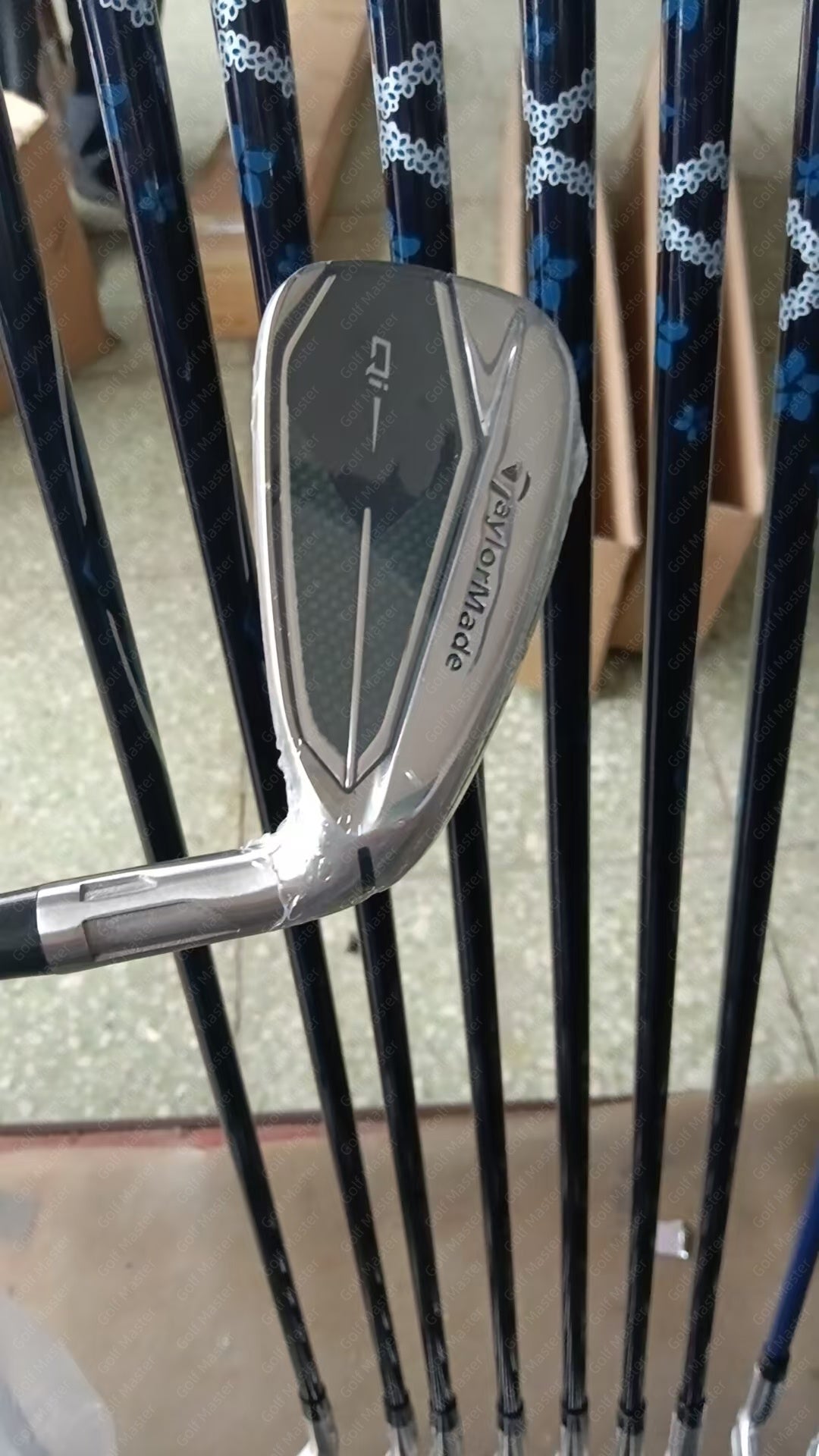 QI10 Irons